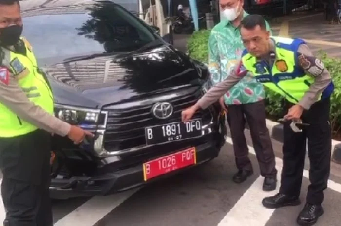 Alphard Vs Satpam Bundaran HI: Polisi Jadwalkan Konfrontasi Panas, Pelat Nomor Diduga Palsu!