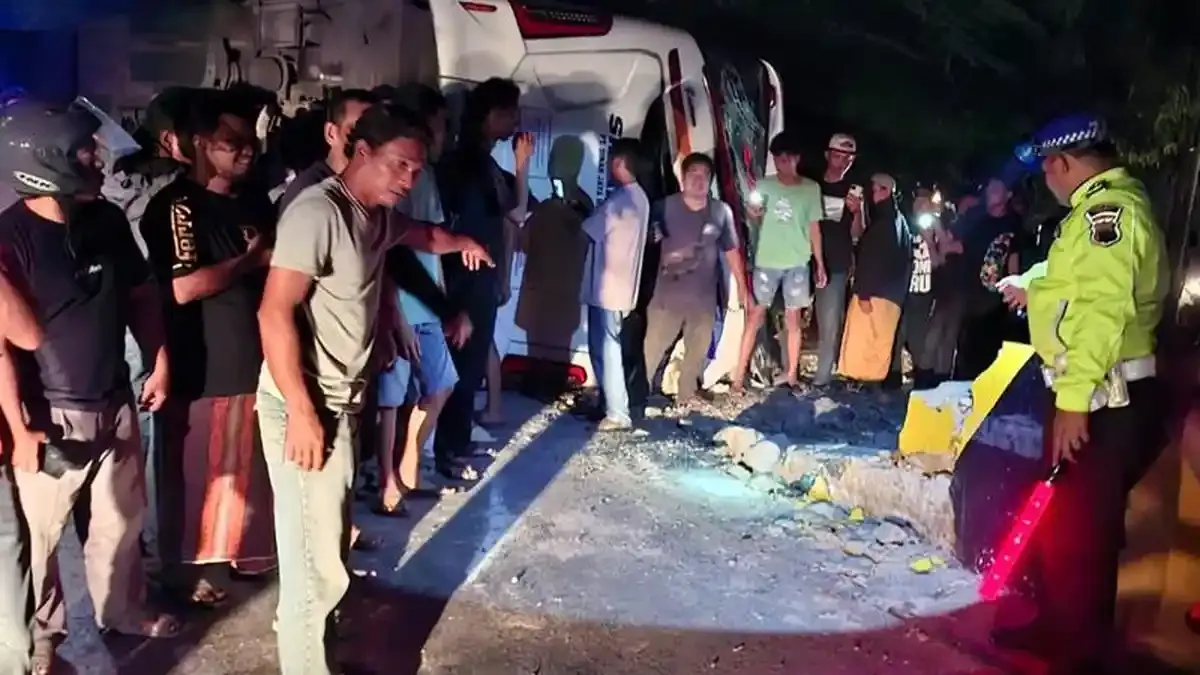 Kronologi Bus Sinar Jaya Terguling di Brebes, Diduga Gagal Mengerem di Tikungan dan Tabrak Truk