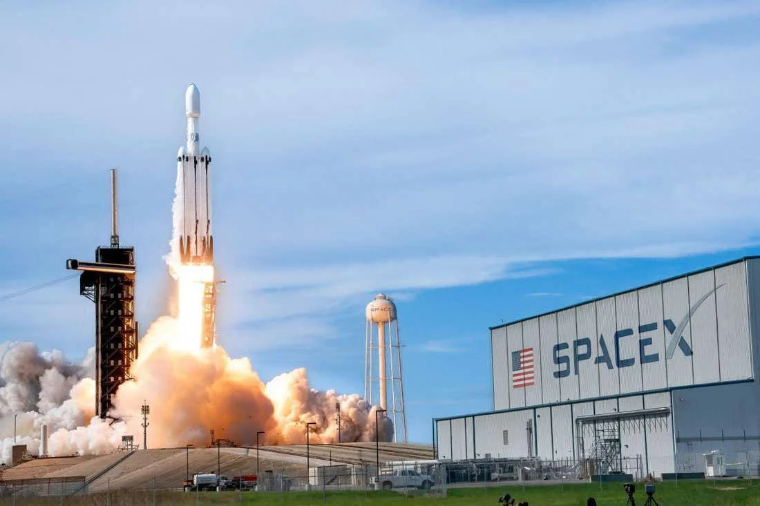 Di Tengah Kerugian Triliunan, Elon Musk Ungkap Ambisi Pabrik Satelit di Bulan: SpaceX Rugi Hampir Rp10 Triliun, Elon Musk Justru Ungkap Rencana Pabrik Satelit di Bulan!