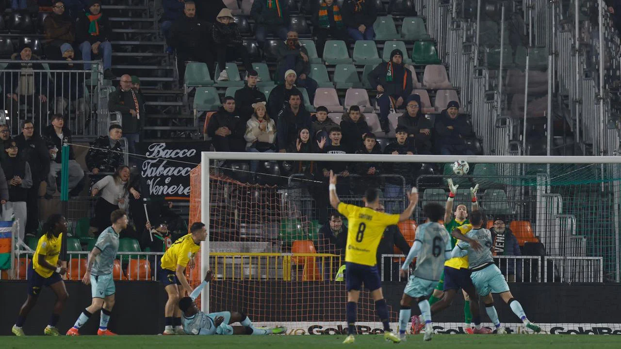 Drama 5 Gol di Coppa Italia: Venezia Jungkalkan Modena Lewat Comeback Dramatis!