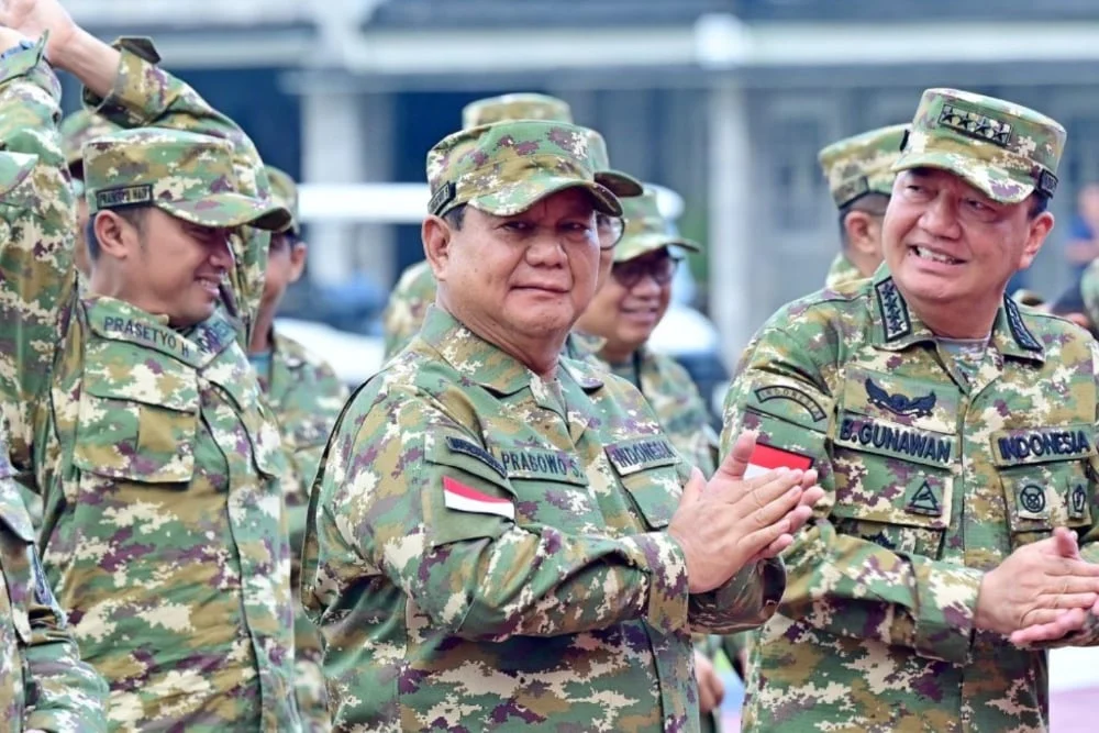 Kapolri & 20 Ormas Baru Deklarasi Dukung Prabowo: Tanda Militerisasi Program Sipil di Era Prabowo?