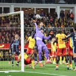 Kiper Muda Robin Risser Gagalkan Kemenangan PSG, RC Lens Raih Gelar Bergengsi!